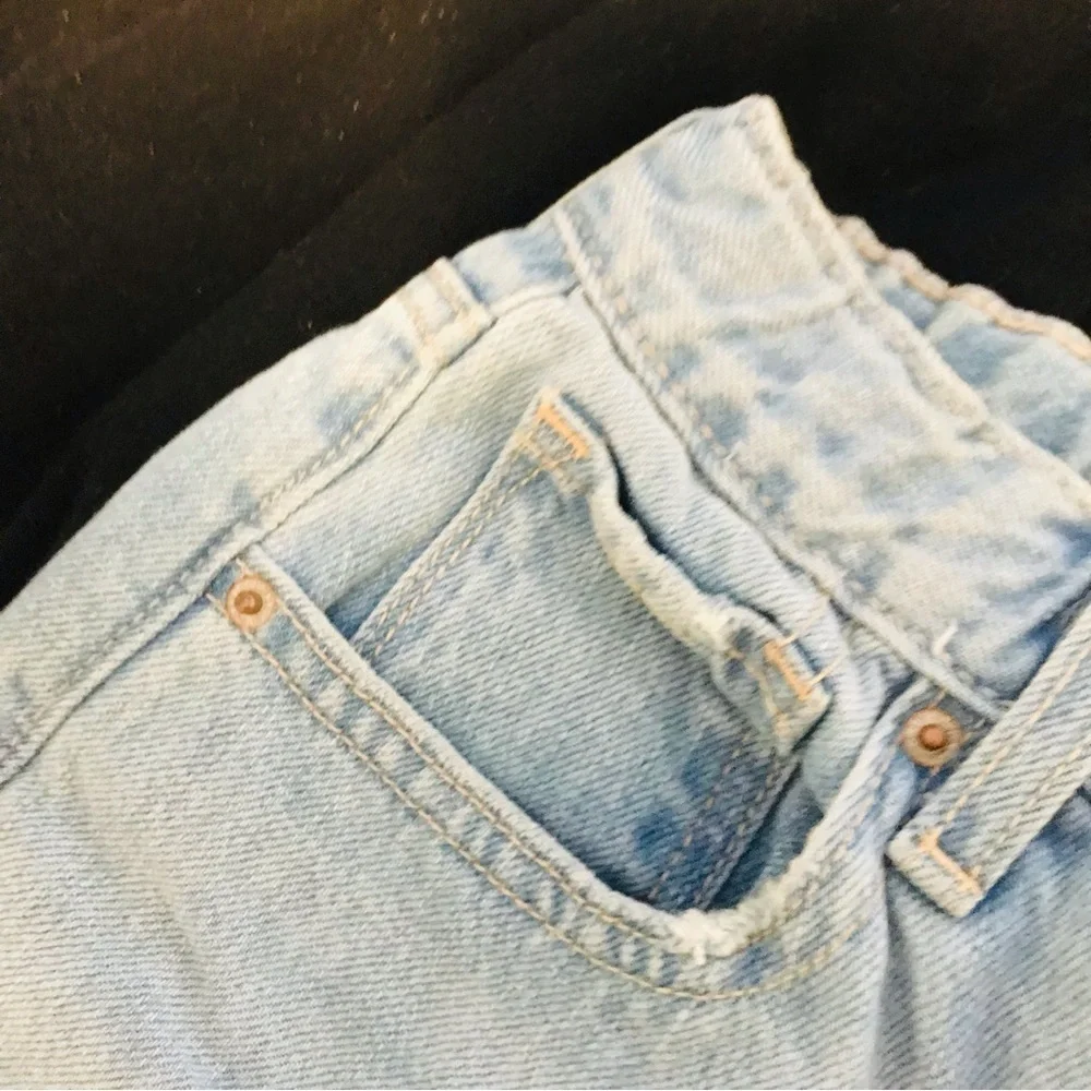 Old Navy High Rise Slouchy Straight Light Wash Distressed Jeans Girl’s size 12